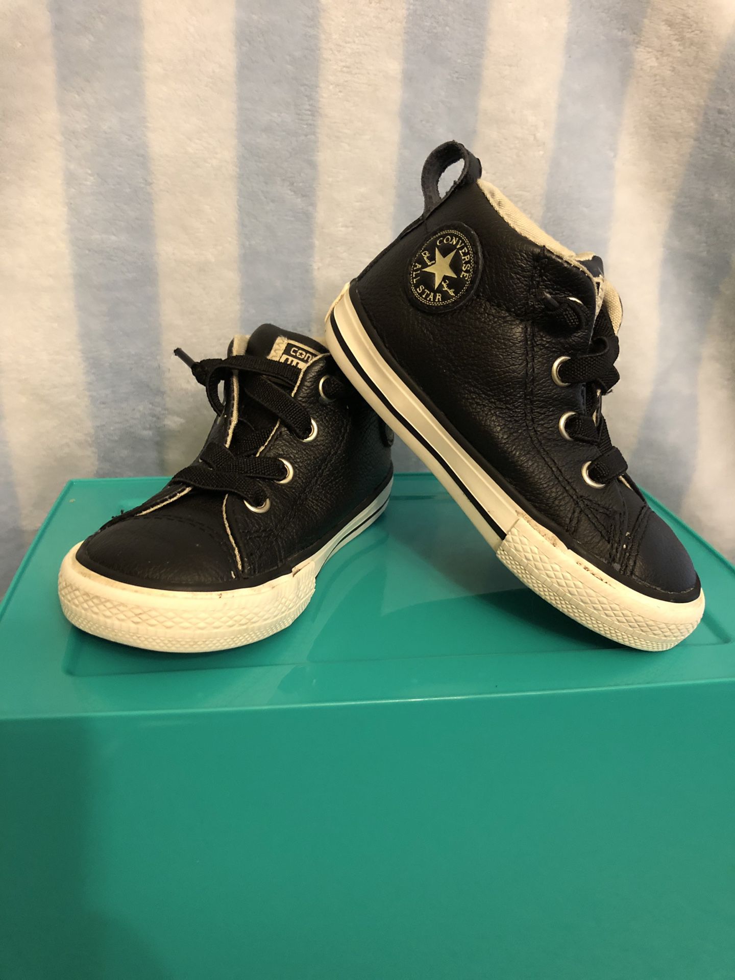 Size 6c black leather toddler converse.