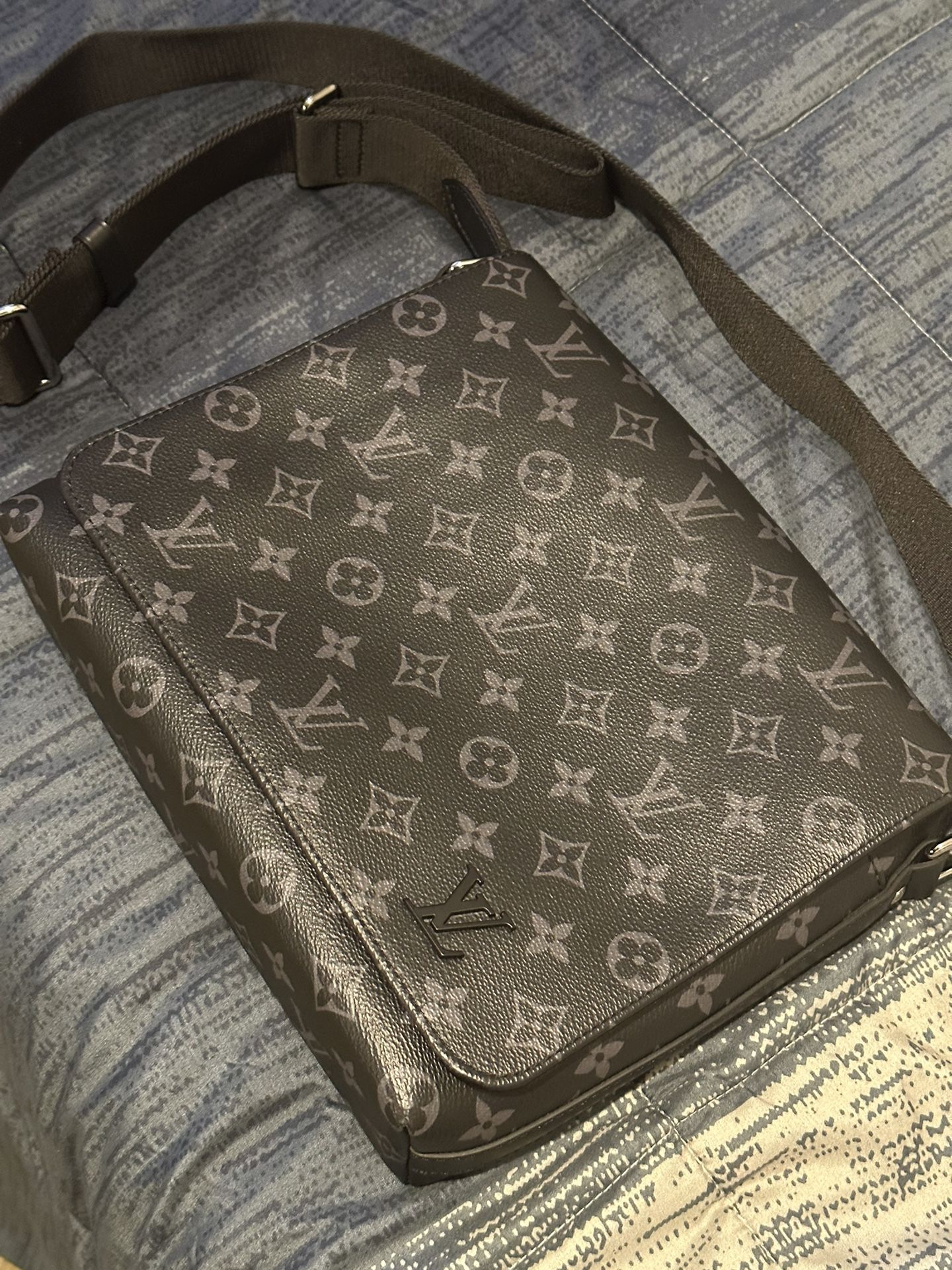Louis Vuitton District PM Monogram Eclipse for Sale in Chino Hills
