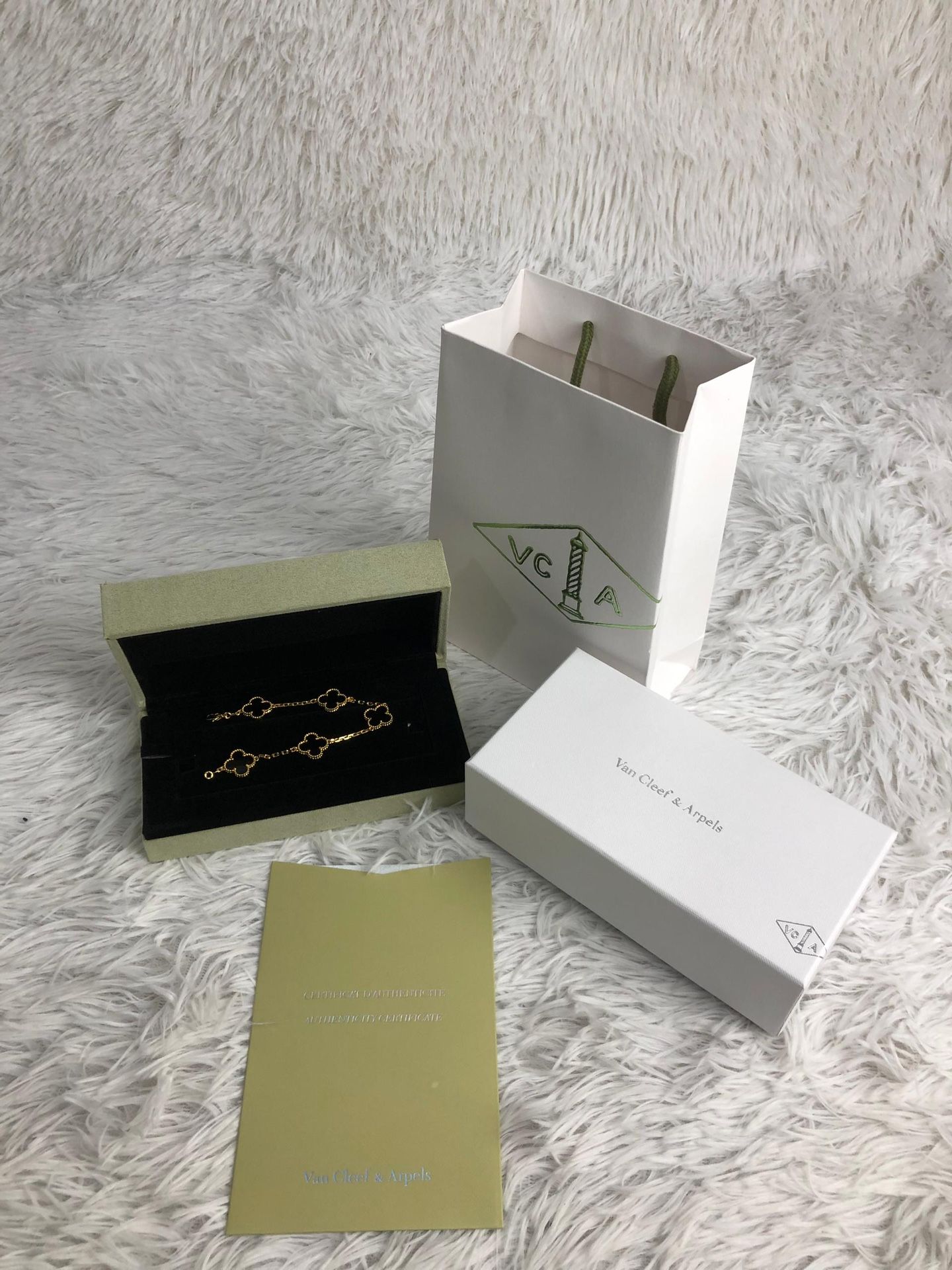 Pre-Owned Black Van Cleef Arpels Clover Bracelet