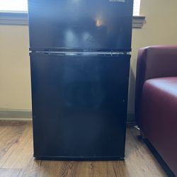Arctic King Mini Fridge 