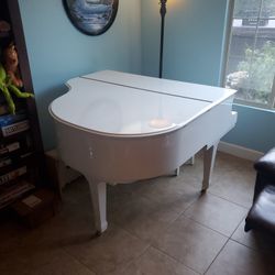 White Baby Grand Piano Perfect Condition