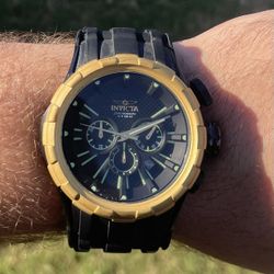 Men’s Black/Gold Watch(Invicta)(16976)