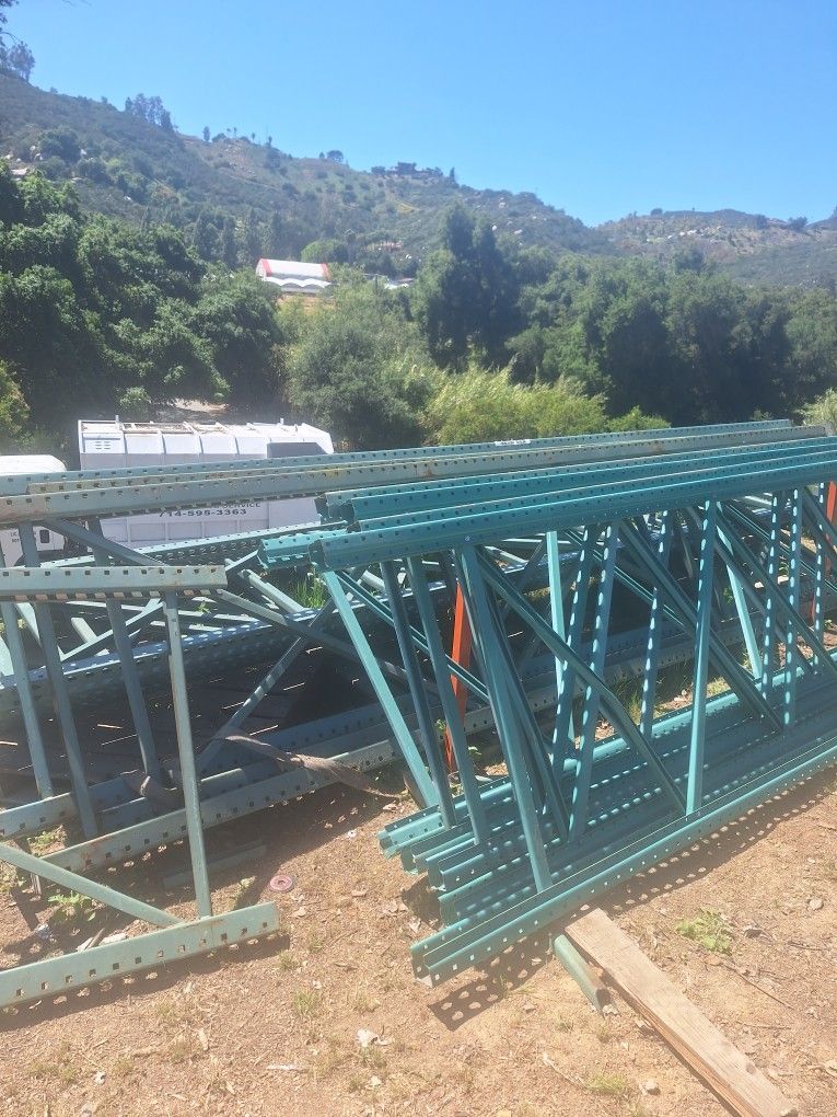 PALLET RACKS FOR WAREHOUSE