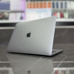 MacBook Pro 13” With Touch Bar ((Take It Home In Payments/ llévatelo a casa en pagos) Only $10 Down 