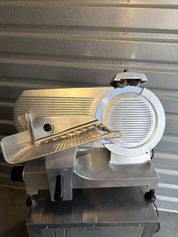 Commercial meat slicer