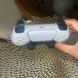 PS5 controller