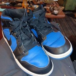Nike Air Jordan 1 mid black and royal blue