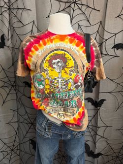 Vibrant Grateful Dead t-shirt