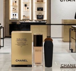 Chanel face foundation brand new AUTHENTIC with kabuki brush MSRP $180