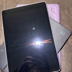 Apple iPad (9th Generation) 256 GB, Wi-Fi, 10.2 in - Silver Bundle