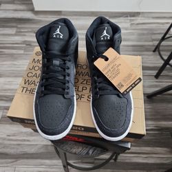 Jordan 1 Mid 