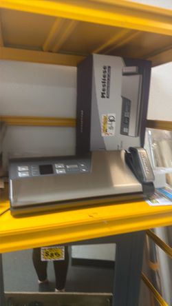 Moving sale!! New Vacuum  food Sealer Machine, 95kPa 140W