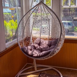 Tommy Bahama White “Egg” Hanging Chair
