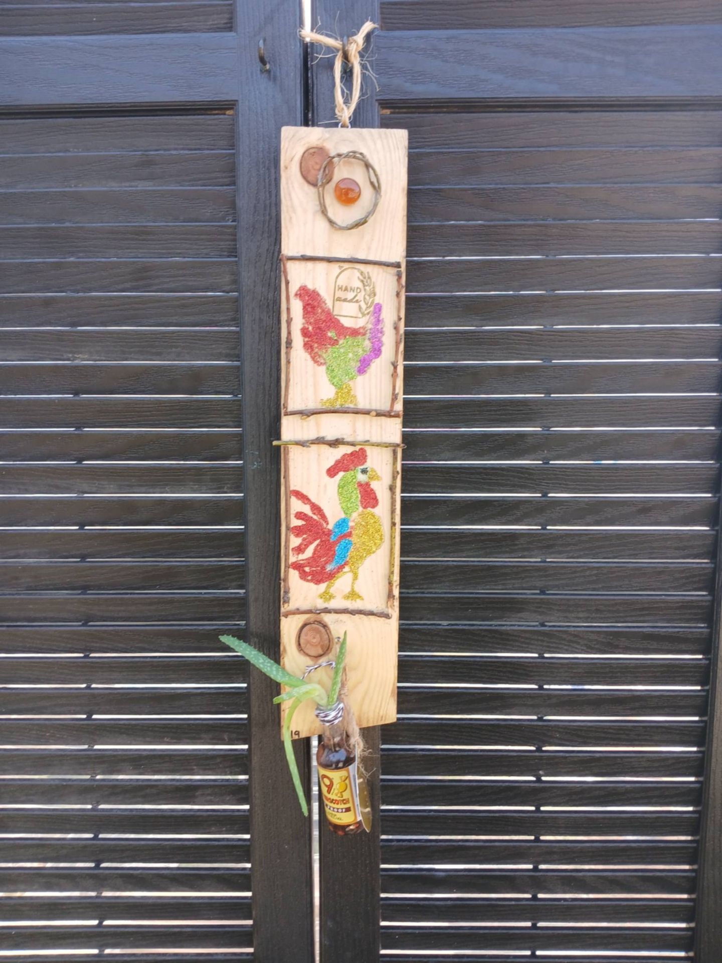 Rustic wall decoration with little plant 🪴