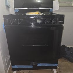 Brand New Hotpoint Stove 