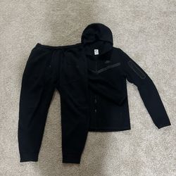 black nike tech