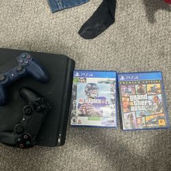 PS4 Comes With Games And Controller 