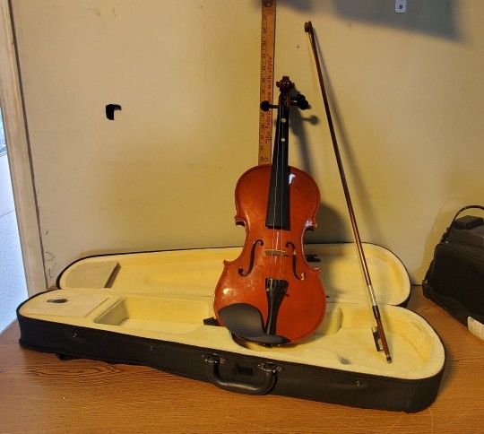 4/4 23.5" Violin with Carrying Case
