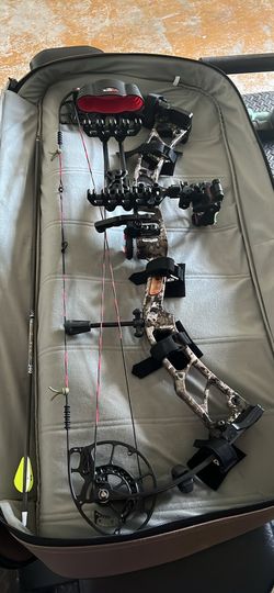 Blackout NV3 compound bow