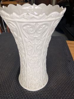 The Vintage Lenox Ivory Porcelain Wentworth Vase is a timeless and elegant piece that stands at 11 inches tall. Made in the USA, this vase features a