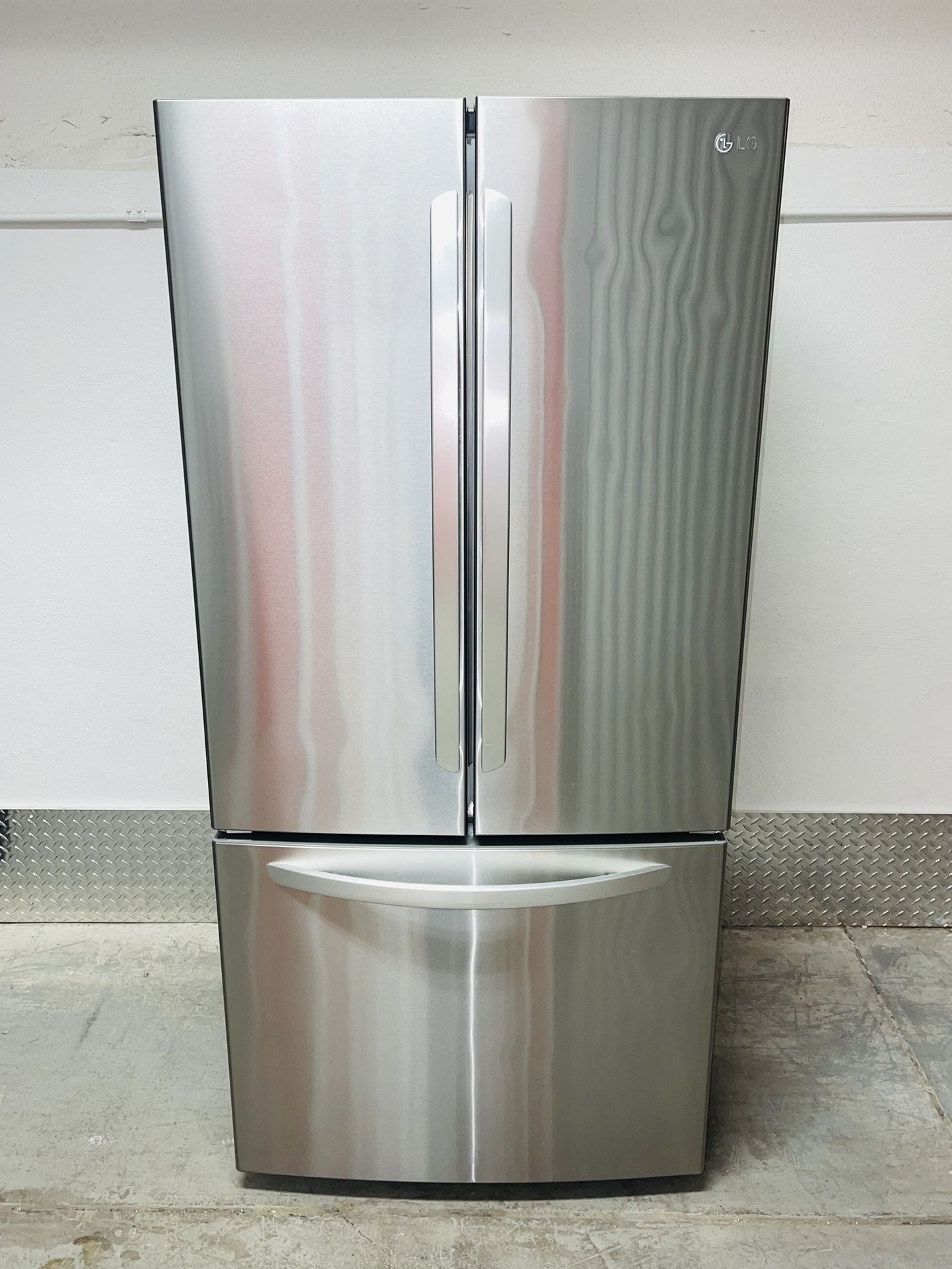 LG stainless steel refrigerator 33X69X29 in very perfect condition a receipt for 60 days warranty
