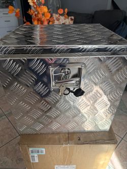 Aluminum Diamond Plate Tool Box with Lock
