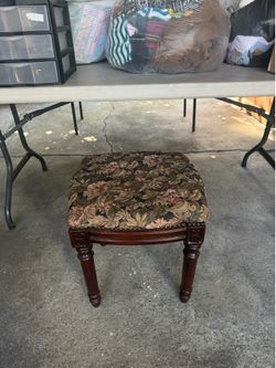 Vanity wood stool