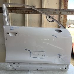2011 - 2017 Porsche Cayenne Front Passenger Side Door