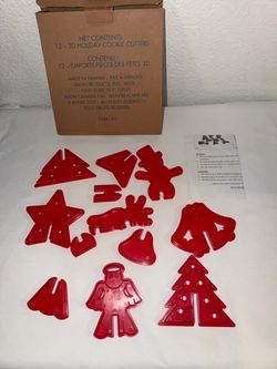 12- 3D HOLIDAY COOKIE CUTTERS
