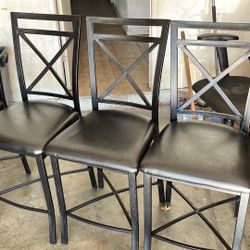4 Black Bar Stools Good Condition 