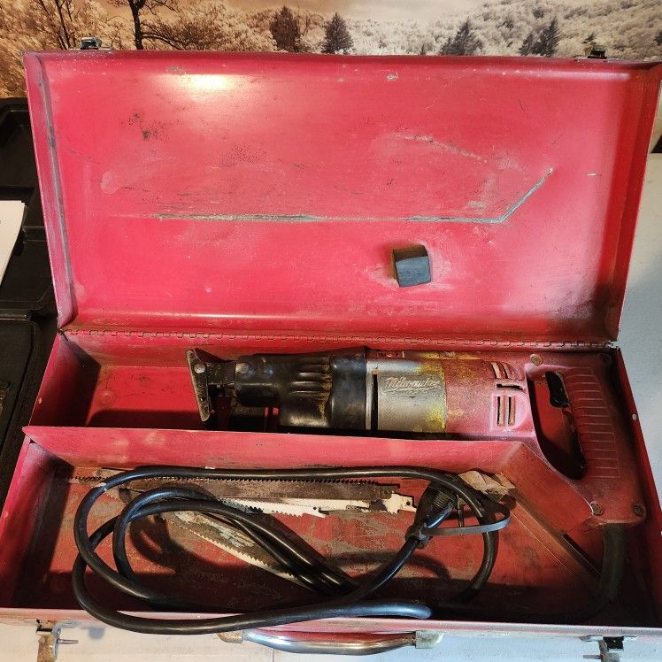Milwaukee SawZall w/Case