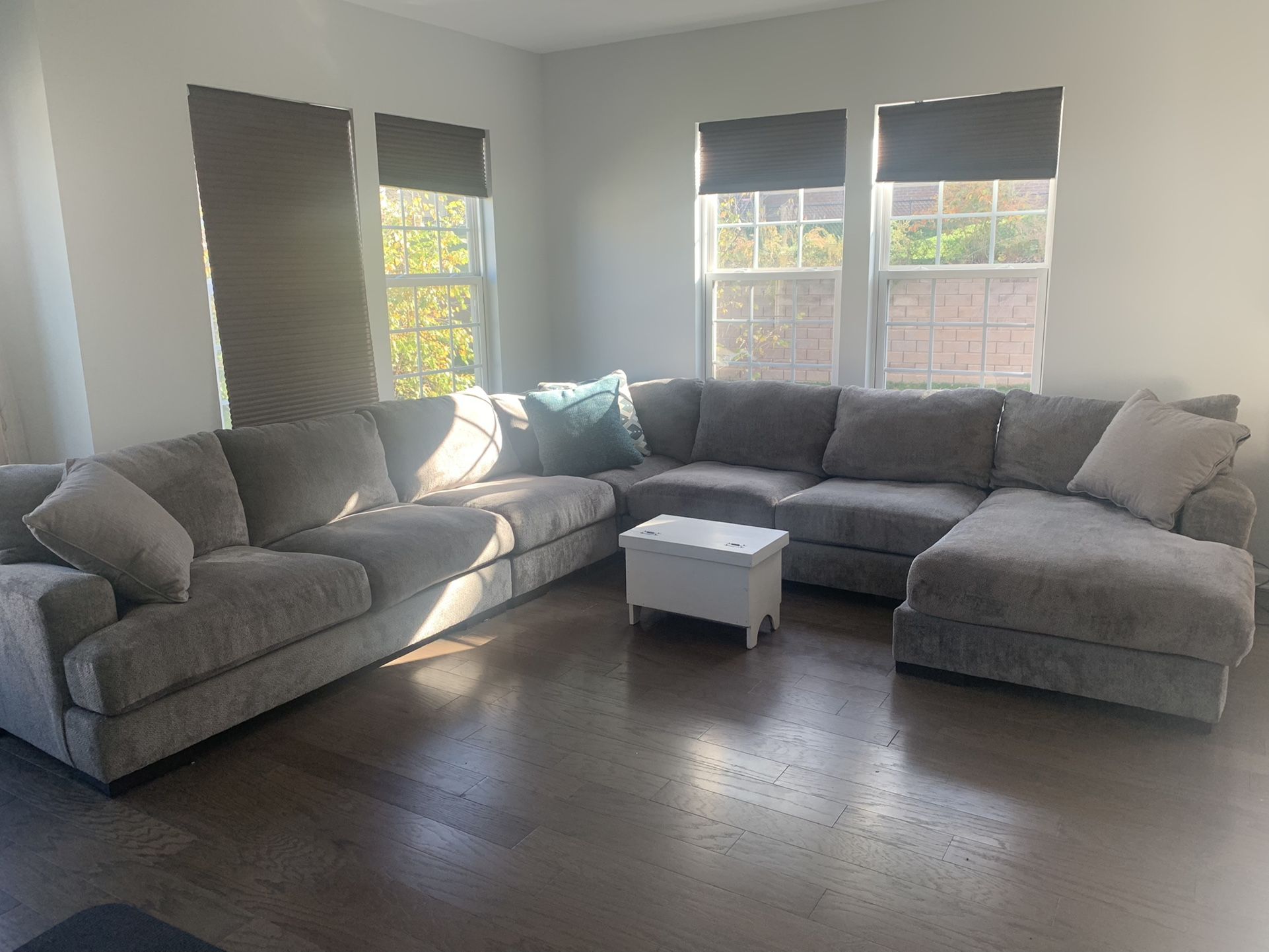Ashley Furniture Bardarson 5 Piece Sofa / Couch