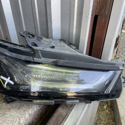 RIGHT SIDE HEADLIGHT 2022-2024 CHEVROLET TRAVERSE 
