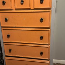  Dresser