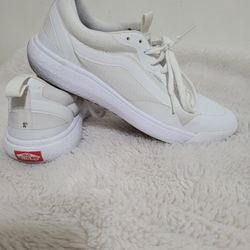 VANS "OFF THE WALL" ULTRARANGE EXO WHITE SHOES.