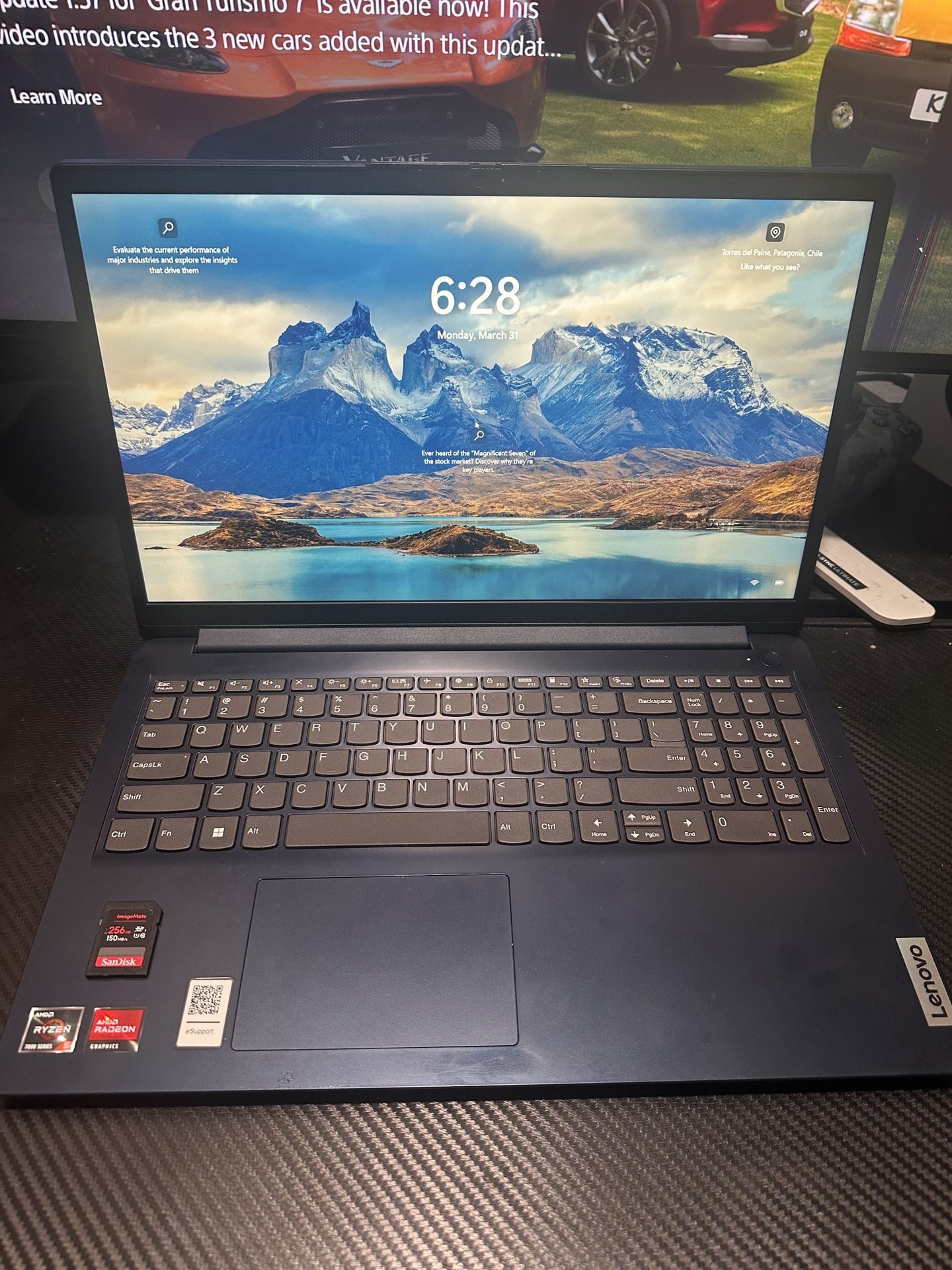 HP - 15.6" gaming laptop - AMD Ryzen 5 - 8GB Memory - 512GB SSD