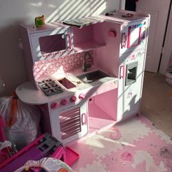 Melissa & Doug Kitchen Set For Girls. < 10 Year Age 