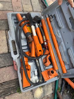 Central Hydraulics 4 Ton Portable Puller Kit