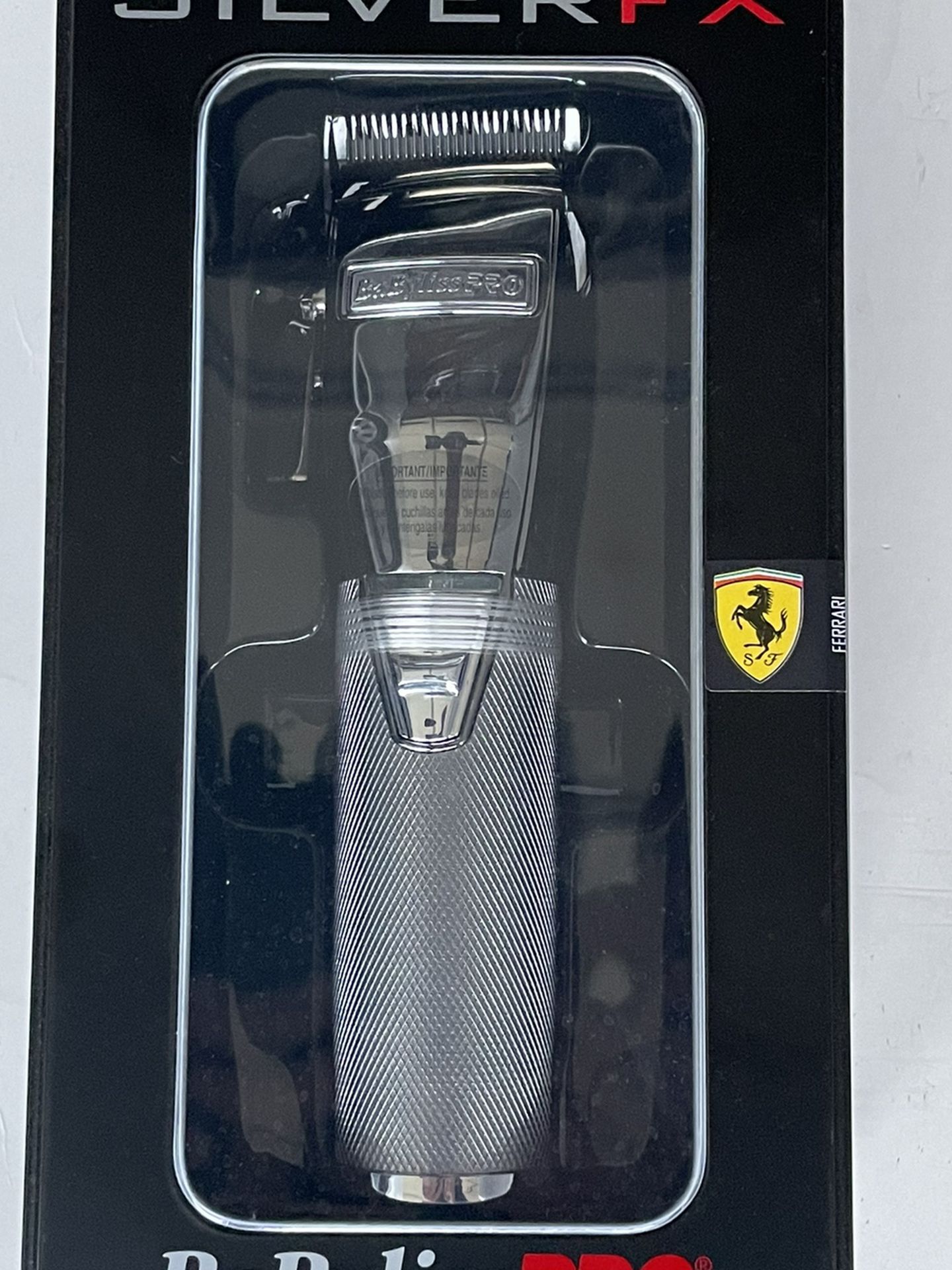 SILVERFX is a cord/cordless lithium clipper, equipped with a high-torque, brushless, Ferrari-designed engine.