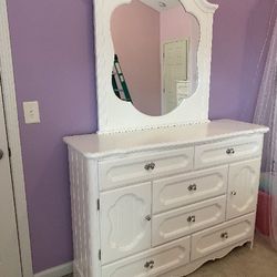 🎉 FOR SALE: Epic Kid-to-Teen Bedroom Set (Now Drama-Free)! 🎉