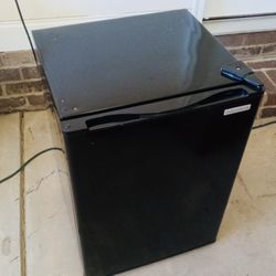 Title: Mini Fridge – Insignia Compact Refrigerator (Great Condition)