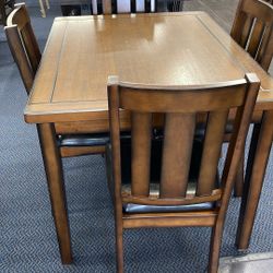 Dining Table & 4 Chairs 
