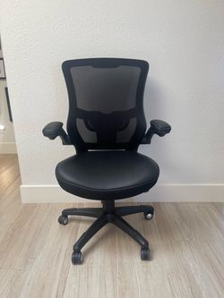 Ergonomic Mesh Office Desk Chair – Excellent Condition