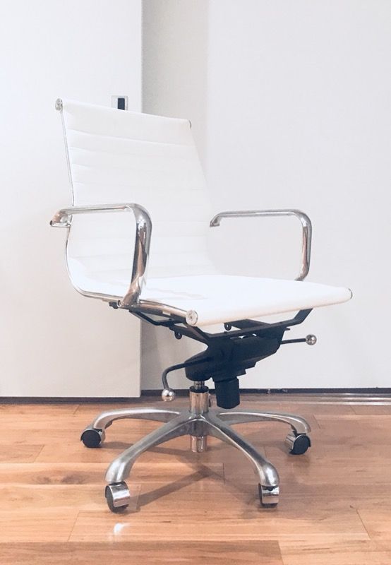 Leather Swivel Office Chair // LEIXIN