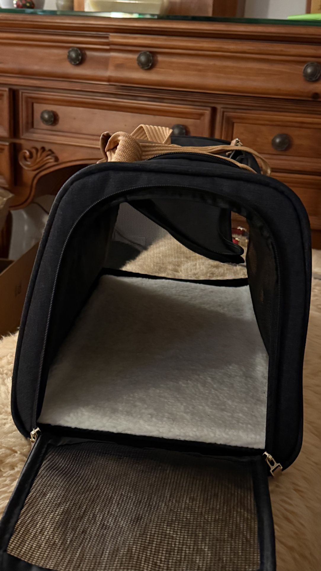 Sherpa Dog Carrier 19”X11.5”x11.5”, Very Clean