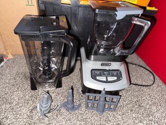 NINJA BLENDER BL701WM30 40 OZ & 72 OZ , GREAT CONDITION