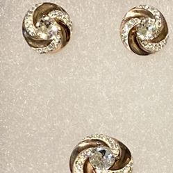 Earrings and pendant 