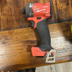 Milwaukee 1/4” Hex Impact Driver Screw Gun M18 Fuel
