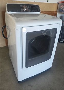Samsung Electric Dryer. Used, in good working condition. 

$225