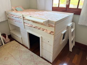 Kids bed with fort underneath. (Twin)